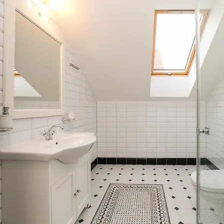 Apartmán New 6 - Self Check In With Parking Included Bratislava