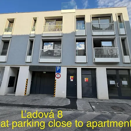 New 6 - Self Check In, Free Parking * ブラチスラヴァ