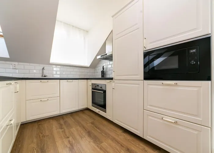 Apartment New 6 - Self Check In, Free Parking *