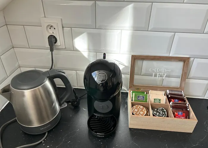 Apartment New 6 - Self Check In, Free Parking *