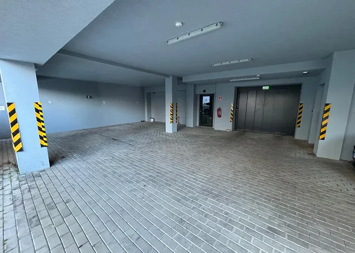 New 6 - Self Check In, Free Parking Apartment