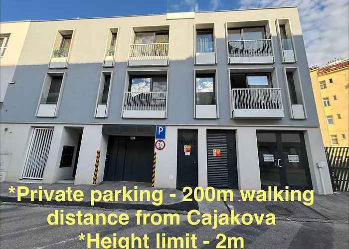 New 6 - Self Check In, Free Parking Apartment